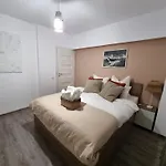 National Arena Retreat, 3 Bedroom Stylish, Cozy Flat *