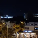 Apartment National Arena Retreat, 3 Bedroom Stylish, Cozy Flat *