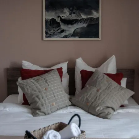 Апартаменты National Arena Retreat, 3 Bedroom Stylish, Cozy Flat *