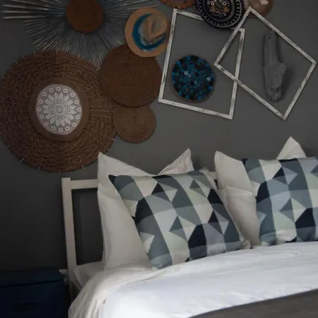 National Arena Retreat, 3 Bedroom Stylish, Cozy Flat Бухарест