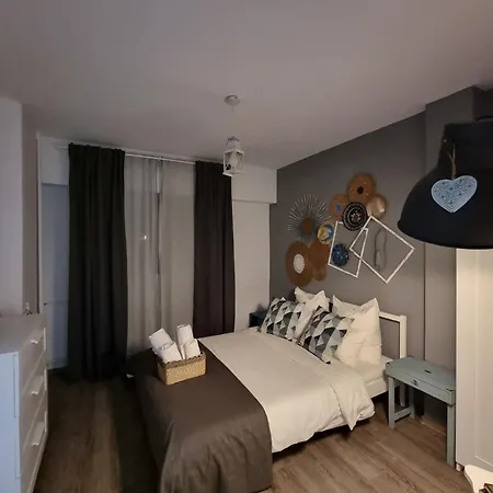 National Arena Retreat, 3 Bedroom Stylish, Cozy Flat Daire Bükreş