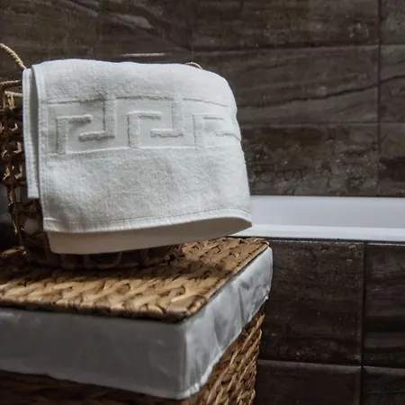 National Arena Retreat, 3 Bedroom Stylish, Cozy Flat * Бухарест