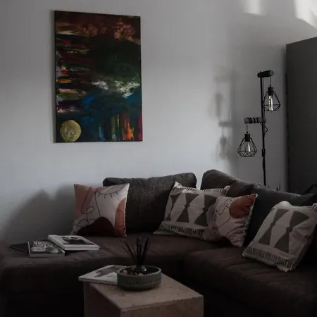 National Arena Retreat, 3 Bedroom Stylish, Cozy Flat アパート