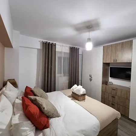 National Arena Retreat, 3 Bedroom Stylish, Cozy Flat * ブカレスト