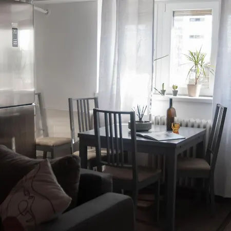 National Arena Retreat, 3 Bedroom Stylish, Cozy Flat