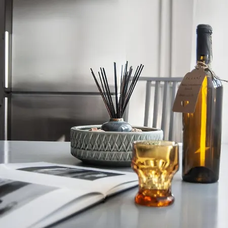 National Arena Retreat, 3 Bedroom Stylish, Cozy Flat ブカレスト