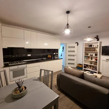 National Arena Retreat, 3 Bedroom Stylish, Cozy Flat アパート