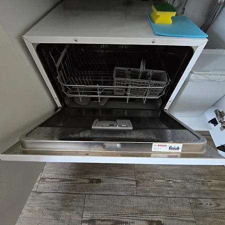 National Arena Retreat, 3 Bedroom Stylish, Cozy Flat Апартаменты Бухарест