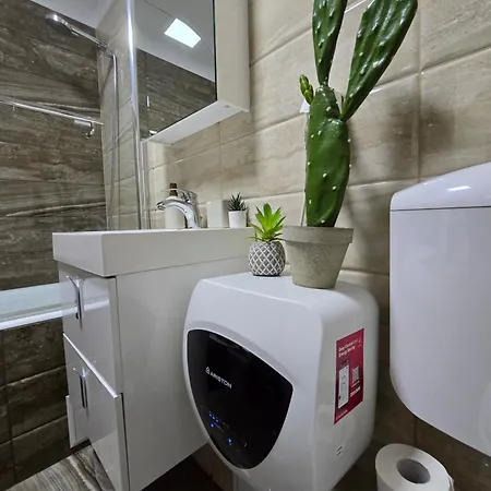 National Arena Retreat, 3 Bedroom Stylish, Cozy Flat アパート