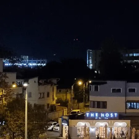 Апартаменты National Arena Retreat, 3 Bedroom Stylish, Cozy Flat *