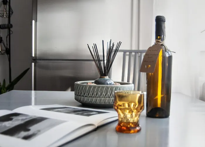 National Arena Retreat, 3 Bedroom Stylish, Cozy Flat ブカレスト