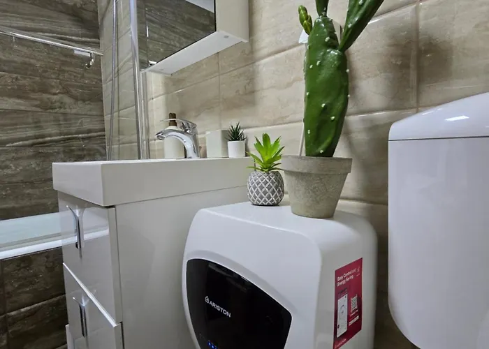 National Arena Retreat, 3 Bedroom Stylish, Cozy Flat Apartment