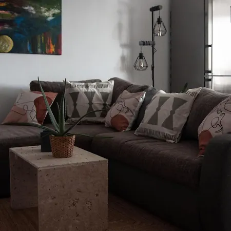 Daire National Arena Retreat, 3 Bedroom Stylish, Cozy Flat