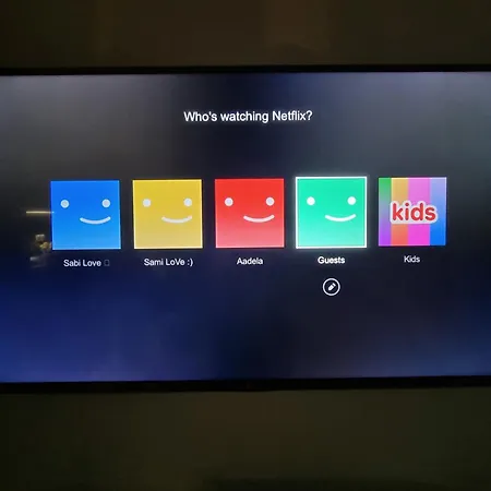 National Arena Retreat, 3 Bedroom Stylish, Cozy Flat Apartment Bukarest