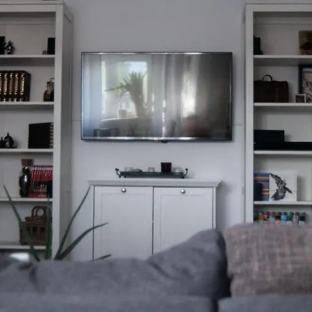 National Arena Retreat, 3 Bedroom Stylish, Cozy Flat * Bukarest