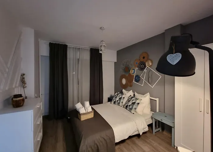 National Arena Retreat, 3 Bedroom Stylish, Cozy Flat Апартаменты Бухарест