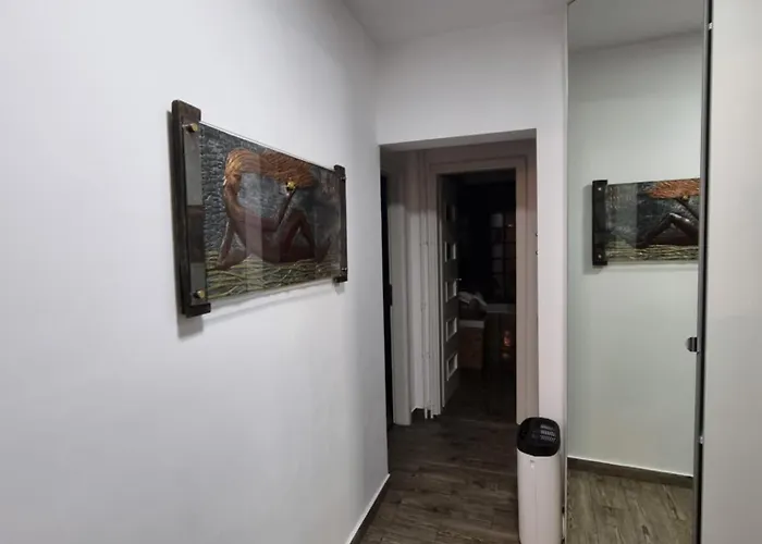 Апартаменты National Arena Retreat, 3 Bedroom Stylish, Cozy Flat Бухарест