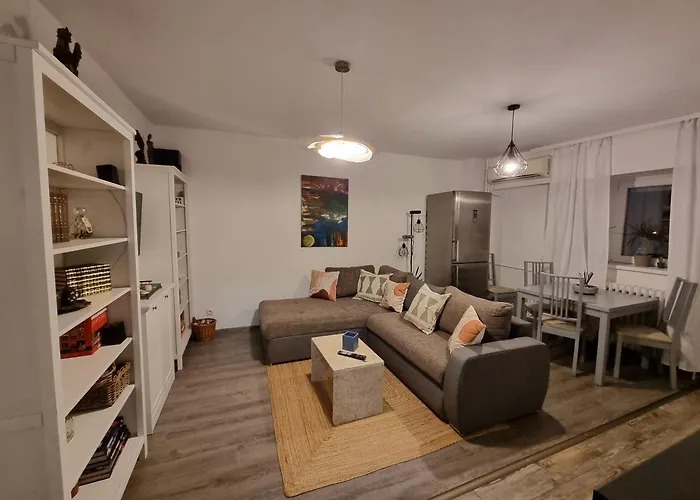 National Arena Retreat, 3 Bedroom Stylish, Cozy Flat Апартаменты Бухарест